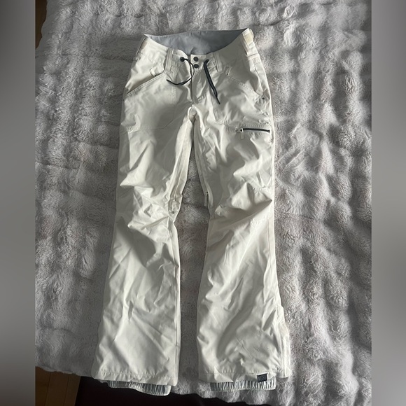 Roxy Cream White Snow Pants🤍❄️ - Picture 12 of 12